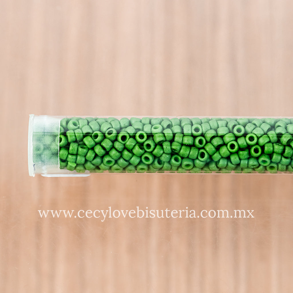 Seed Bead Verde 8/0