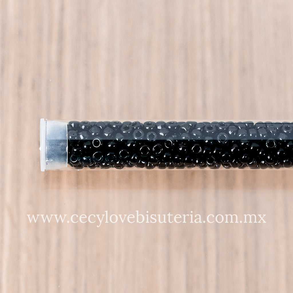 Seed Bead Negro 6/0