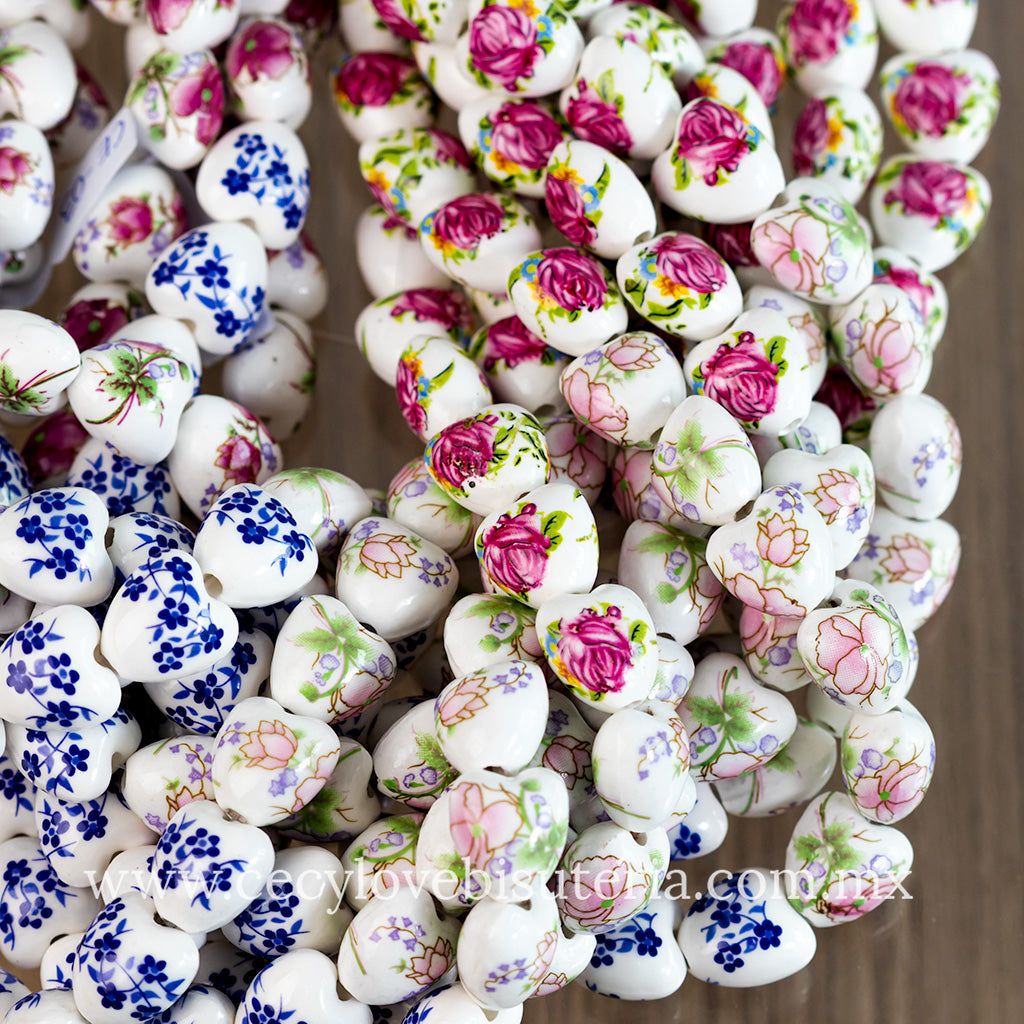 Corazones de Cerámica Con Flores Rosas