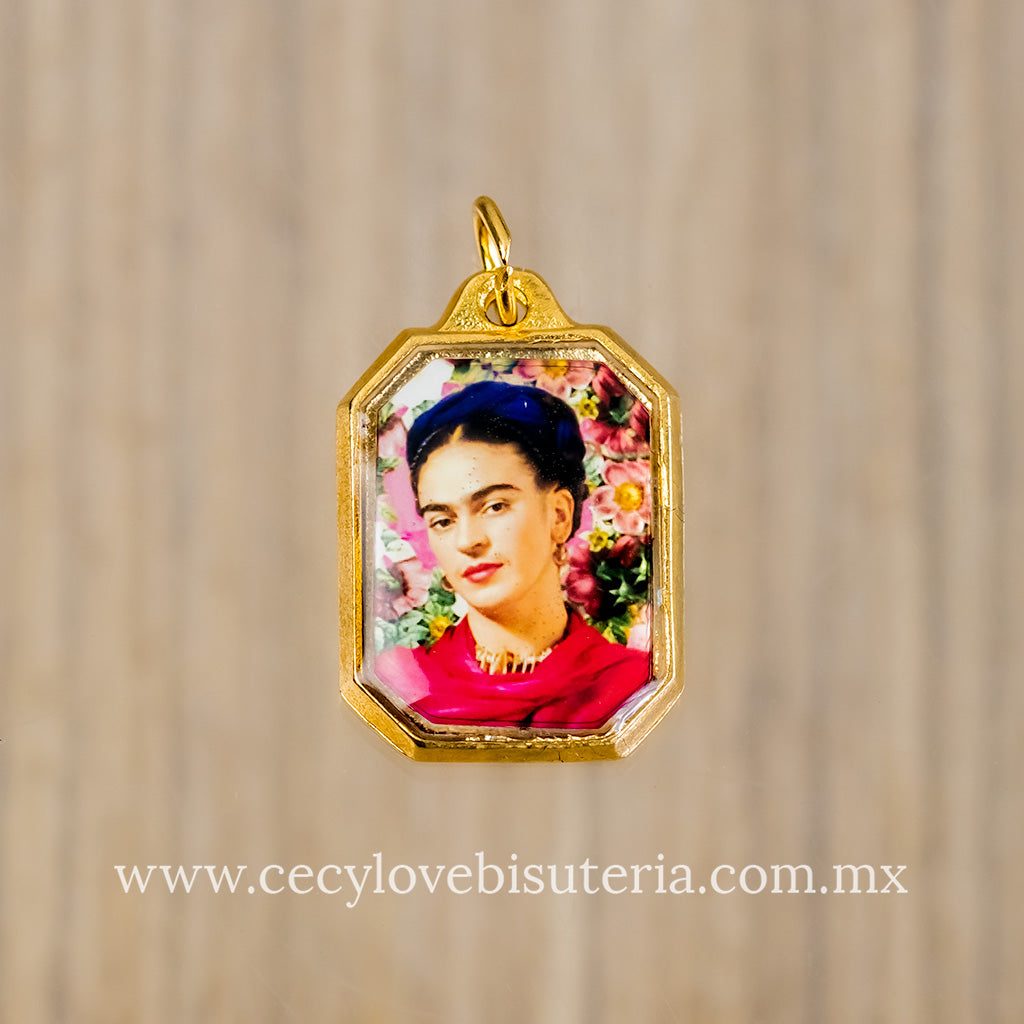 Medalla Cuadrada Frida Kahlo Rosa