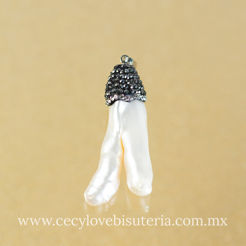 Colmillo Madre Perla con Zirconias