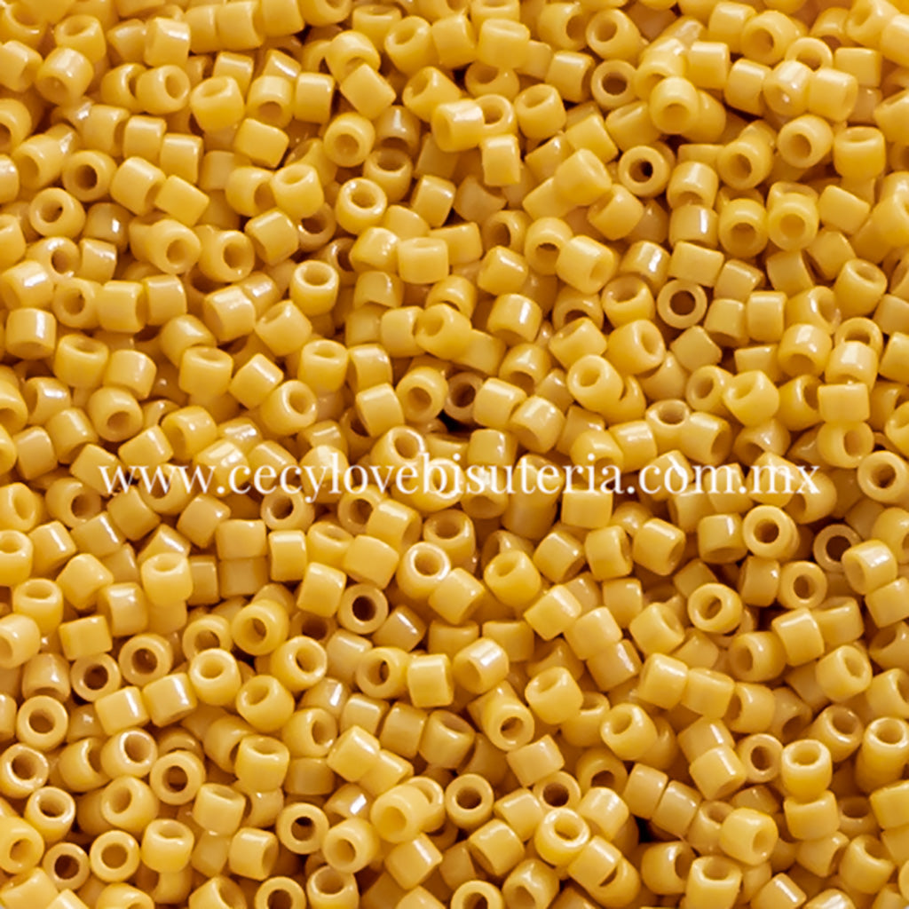 Delica Miyuki 11/0 Amarillo Plátano