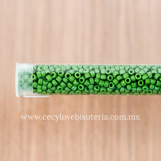 Seed Bead Verde 8/0