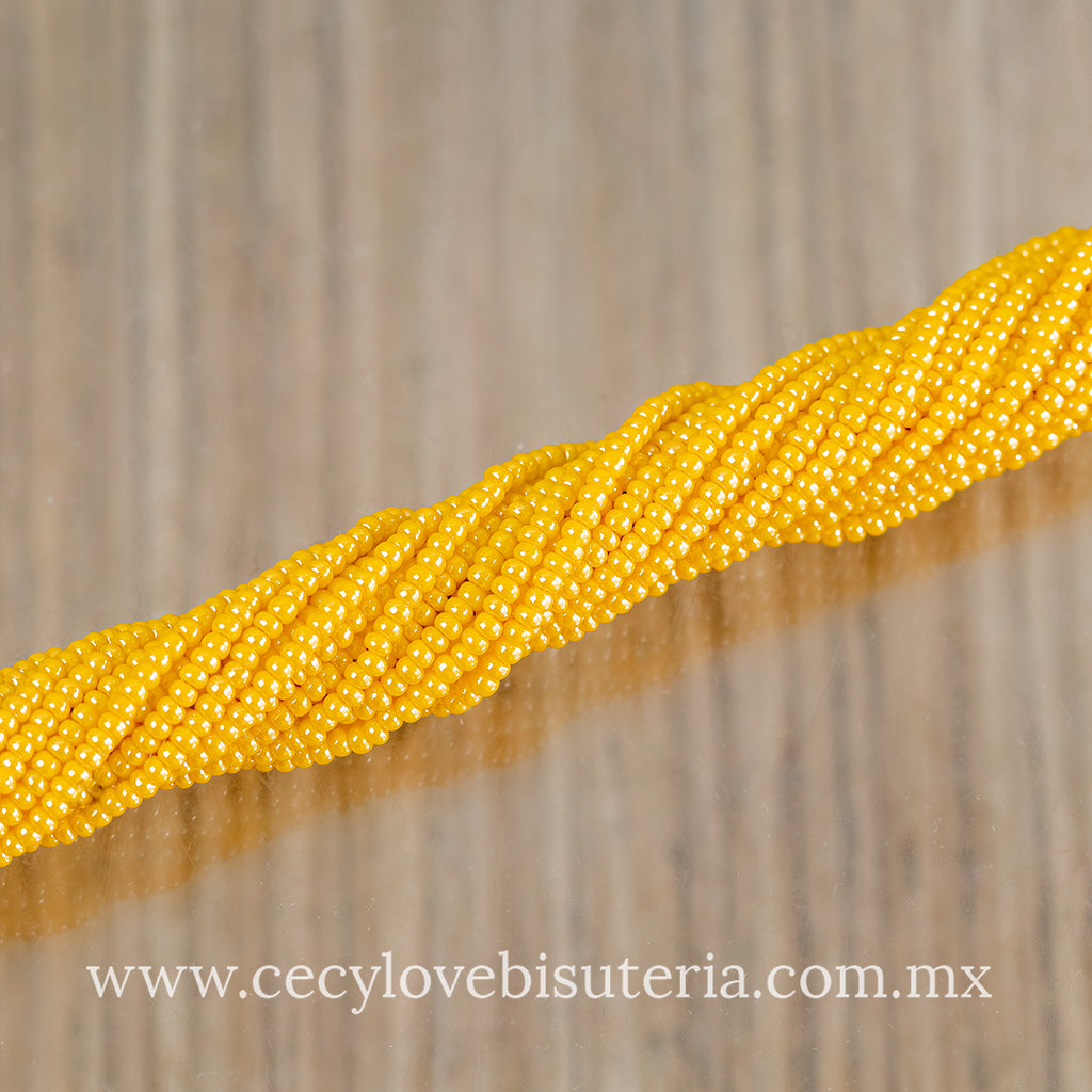 Chaquira Calibrada Amarillo Gloss 11/0