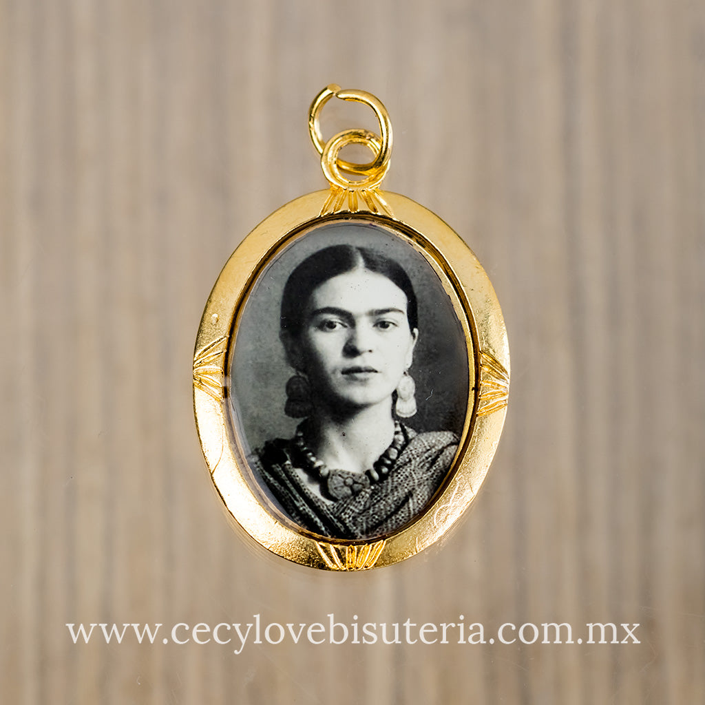 Medalla Frida Kahlo Blanco y Negro