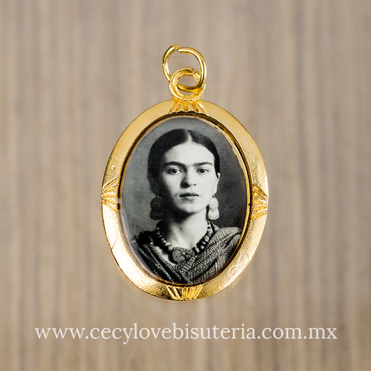 Medalla Frida Kahlo Blanco y Negro