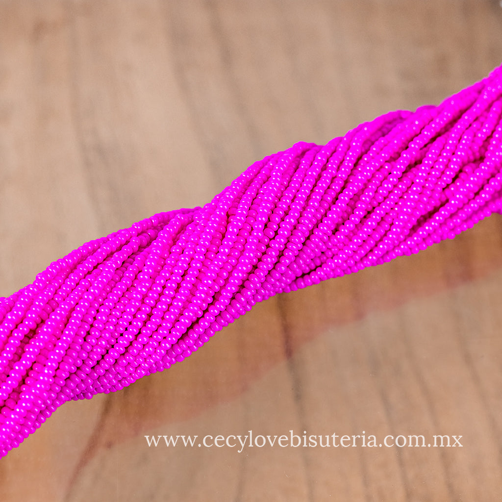 Chaquira Calibrada Fucsia 11/0
